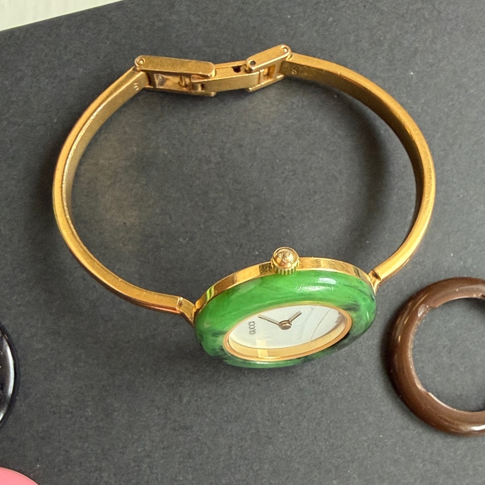 Gucci Gold Tone Bracelet Watch with Interchangeable Color Bezels - Picture 14 of 16